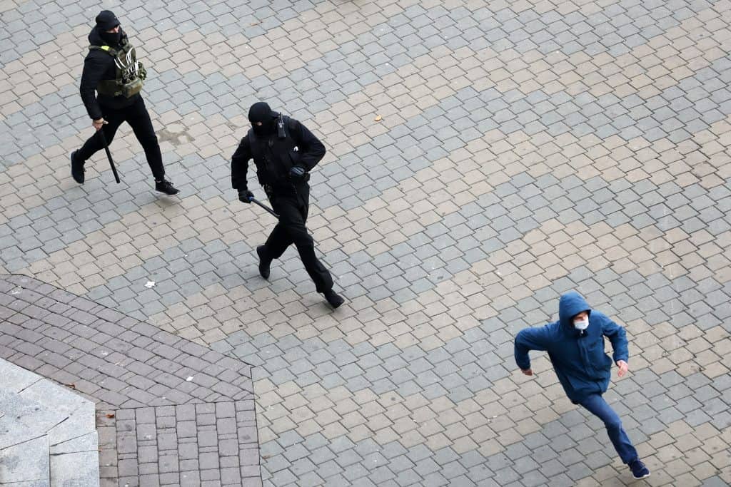 Белорусија: Масовни протести у Минску и другим градовима, полиција ухапсила најмање 380 особа Белорусија: Масовни протести у Минску и другим градовима, полиција ухапсила најмање 380 особа