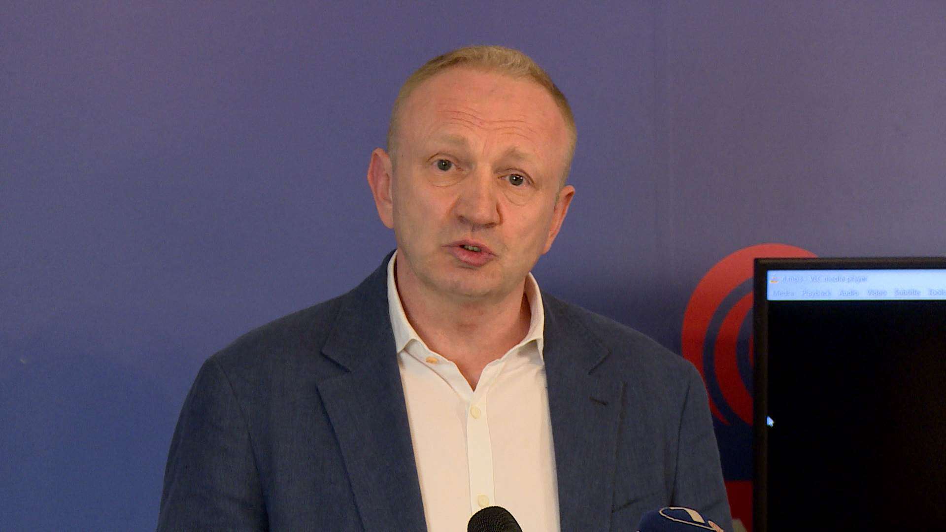 И овај се некоме продаје за опозицију? Слушајте га кад вам каже би вас још јаче и боље јебао од Вучића! И овај се некоме продаје за опозицију? Слушајте га кад вам каже би вас још јаче и боље јебао од Вучића!