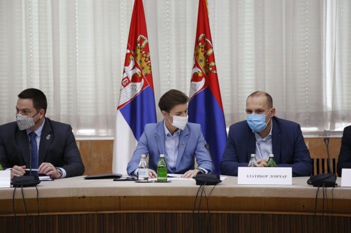 Кризни штаб усвојио нове ригорозније мере, уједно де факто Србима забранивши да славе славу и иду у цркву