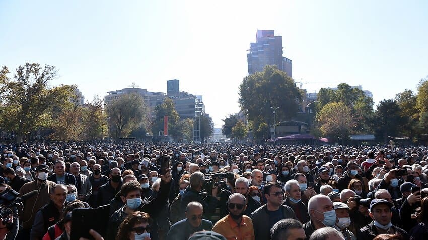 Демонстрације против Пашињана све масовније – појавили се и повратници из рата за Карабах (видео) Демонстрације против Пашињана све масовније – појавили се и повратници из рата за Карабах (видео)