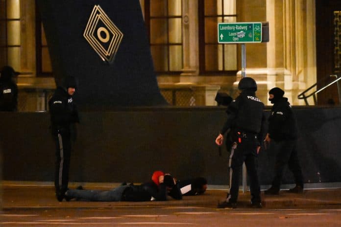 Шиптари веома активни у радикалној исламистичкој мрежи у Европи Шиптари веома активни у радикалној исламистичкој мрежи у Европи