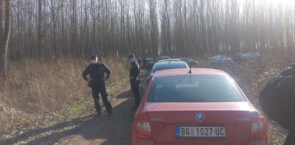 Сремска Митровица: Тартуфари се сукобили око територије, двојица убијена на лицу места (видео) Сремска Митровица: Тартуфари се сукобили око територије, двојица убијена на лицу места (видео)