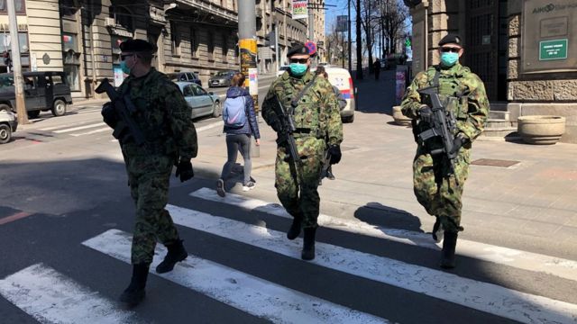 Правни тим тужи државу Србију због ванредног стања, маски, присиле, тортуре... (видео) Правни тим тужи државу Србију због ванредног стања, маски, присиле, тортуре... (видео)