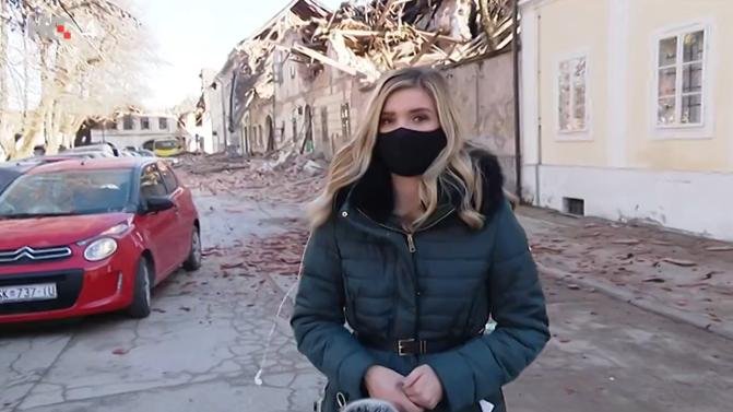 Пола Петриње разрушено у земљотресу, људи су затрпани у кућама (видео) Пола Петриње разрушено у земљотресу, људи су затрпани у кућама (видео)