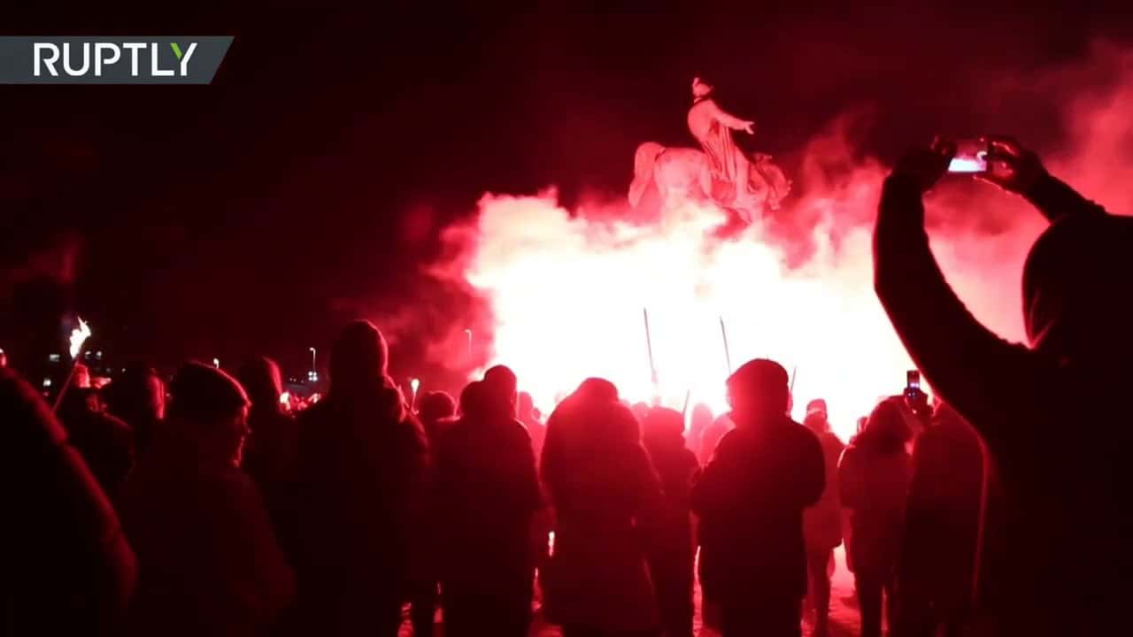Данска протестује против Kовид пасоша! НИСМО МИ ПСИ ДА НАС ОБЕЛЕЖАВАТЕ… (видео) Данска протестује против Kовид пасоша! НИСМО МИ ПСИ ДА НАС ОБЕЛЕЖАВАТЕ… (видео)