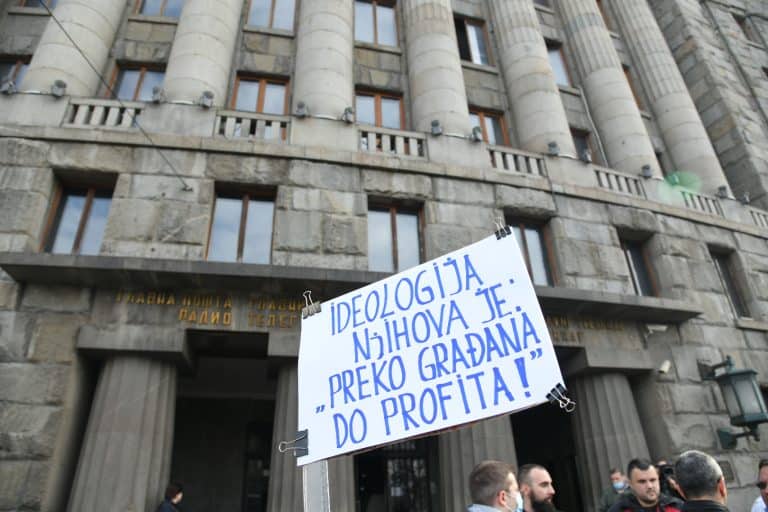 Јуче одржан протест радника "Поште Србије" захтевају повећање просечне плате и исплату једнократне помоћи у висини 45.000 динара Јуче одржан протест радника "Поште Србије" захтевају повећање просечне плате и исплату једнократне помоћи у висини 45.000 динара