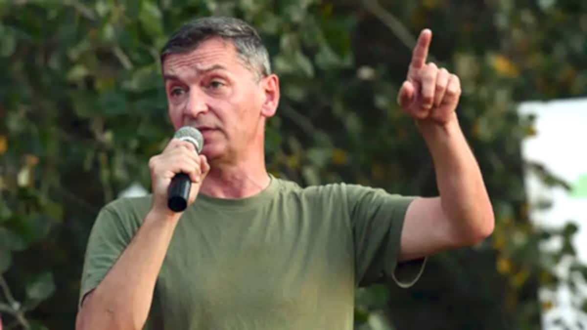 Александар Јовановић Ћута: Нису нас уплашили привођењем, остајемо при најави протеста „еколошки устанак“ за 10. април Александар Јовановић Ћута: Нису нас уплашили привођењем, остајемо при најави протеста „еколошки устанак“ за 10. април