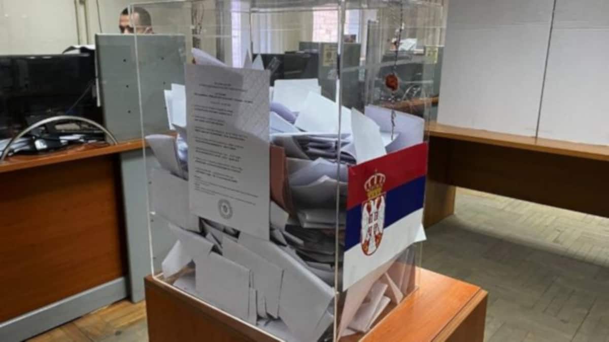Ђорђе Вукадиновић: Зајечар показао озбиљан пад СНС-а, пали за 20%, СПС звекнуо а Шапић нестао! (видео) Ђорђе Вукадиновић: Зајечар показао озбиљан пад СНС-а, пали за 20%, СПС звекнуо а Шапић нестао! (видео)