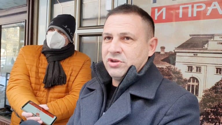 Зајечар: Вучићеви батинаши напали кандидата за градоначелника Драгана Стаменковића, полиција није реаговала Зајечар: Вучићеви батинаши напали кандидата за градоначелника Драгана Стаменковића, полиција није реаговала