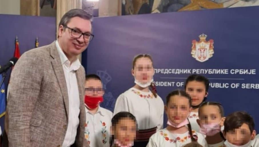 ДНО ДНА! Вучић поново и по ко зна који пут злоупотребљава децу у политичке сврхе (видео) ДНО ДНА! Вучић поново и по ко зна који пут злоупотребљава децу у политичке сврхе (видео)