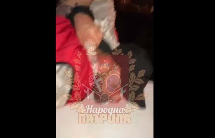 Београд: Народне патроле ухватиле мигранта приликом продаје наркотика (видео) Београд: Народне патроле ухватиле мигранта приликом продаје наркотика (видео)