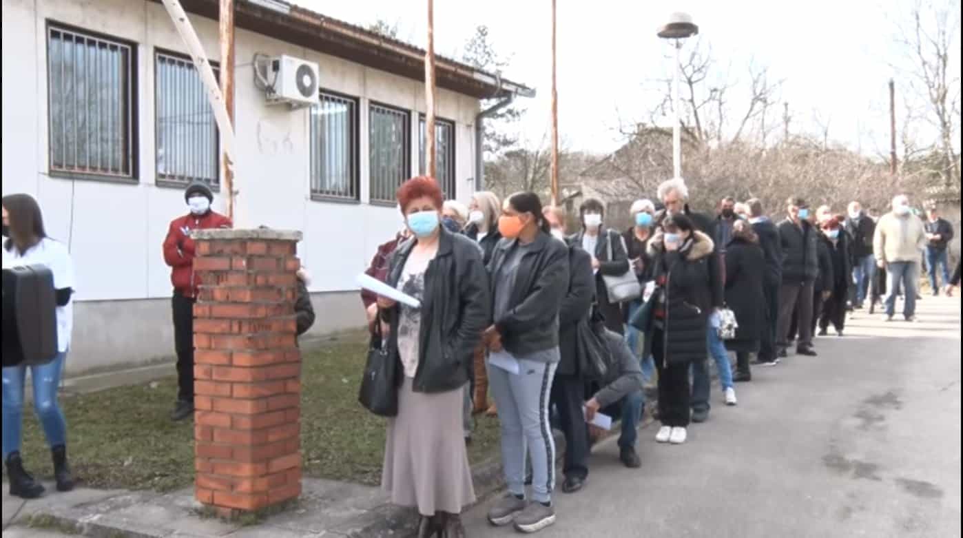 У Београду и околини отворено 48 вакциналних пунктова за вакцинацију старијих од 65 година У Београду и околини отворено 48 вакциналних пунктова за вакцинацију старијих од 65 година