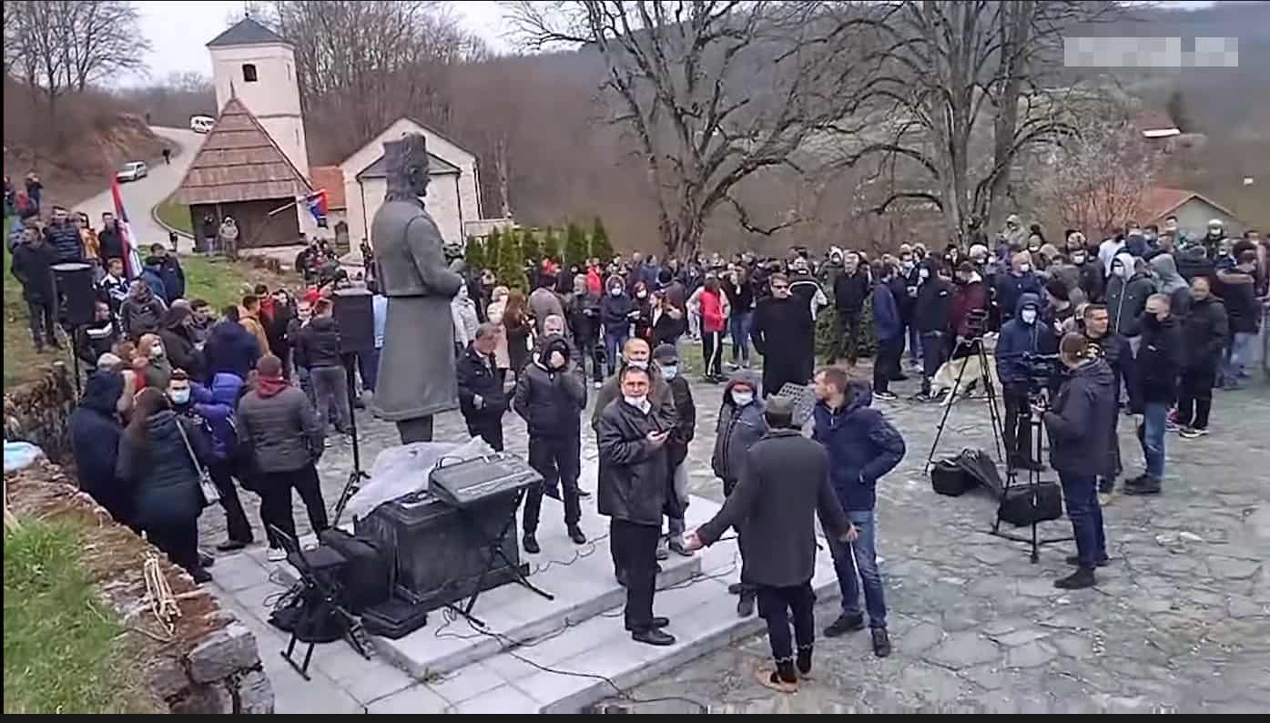 ПОБУНА! Народу пожешких села је доста корпоративних слугерања и напредних нарко-фашиста (видео) ПОБУНА! Народу пожешких села је доста корпоративних слугерања и напредних нарко-фашиста (видео)