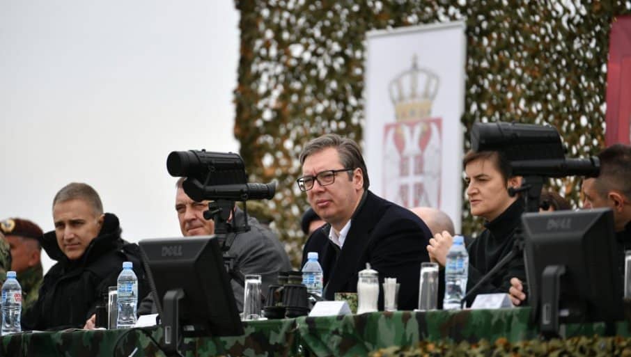 НАПРЕДНИ ЦИРКУС! Док шиптари праве базе на српској земљи нама упадају терористи у фармацеутску "индуструју"?! НАПРЕДНИ ЦИРКУС! Док шиптари праве базе на српској земљи нама упадају терористи у фармацеутску "индуструју"?!