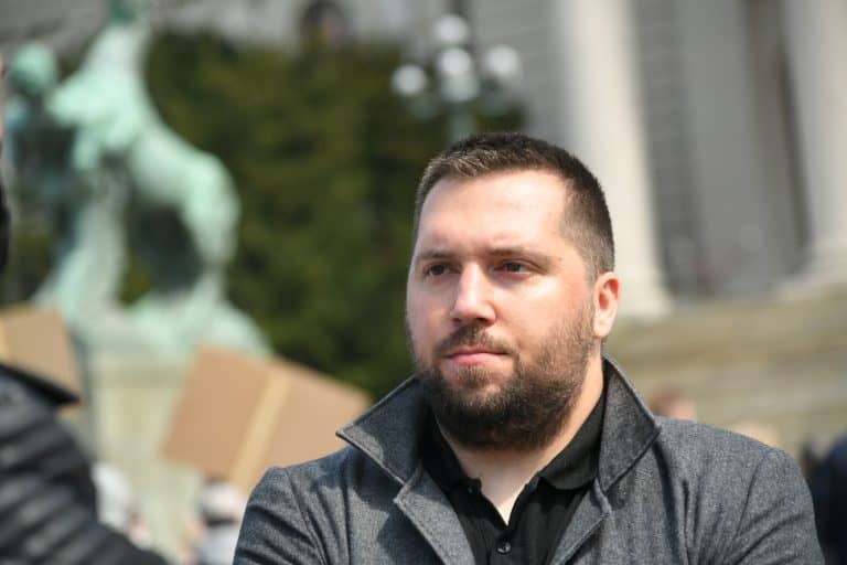 Употреба провокатора: У диктатури се лако купују тројански коњи, да варају поробљене грађане Употреба провокатора: У диктатури се лако купују тројански коњи, да варају поробљене грађане