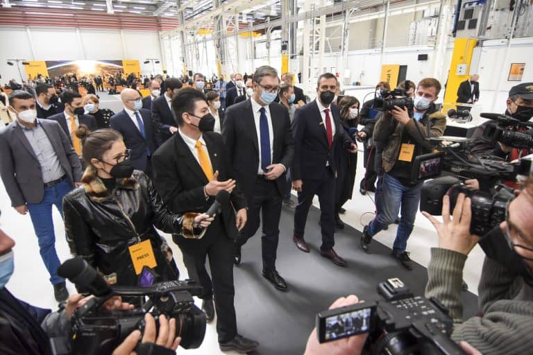 НАПРЕДНИ ФАШИСТИ поклонили немачкој компанији 58.000 евра по раднику којег запосле НАПРЕДНИ ФАШИСТИ поклонили немачкој компанији 58.000 евра по раднику којег запосле