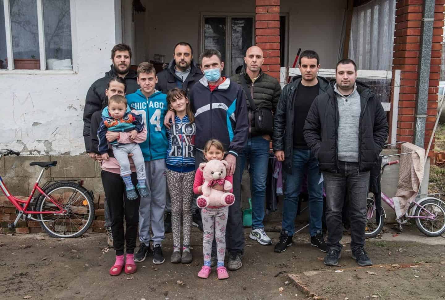 Срби за Србе у Лазаревцу – сви за породицу Марковић! (фото) Срби за Србе у Лазаревцу – сви за породицу Марковић! (фото)