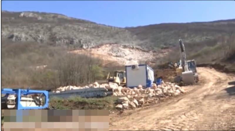 Протест испред каменолома на планини Баба, "за 10 година овде ће бити пешчара" (видео) Протест испред каменолома на планини Баба, "за 10 година овде ће бити пешчара" (видео)