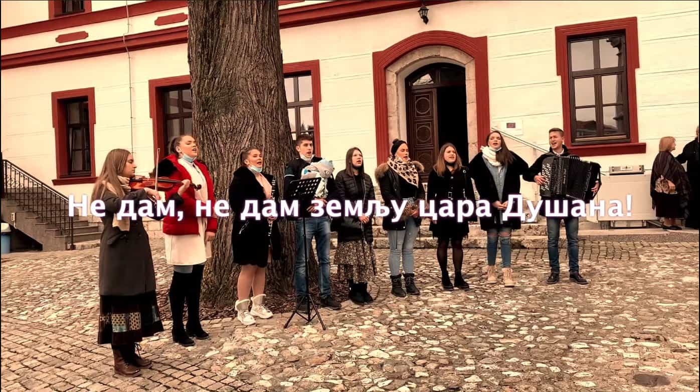 Фенечки бисери: "Не дам земљу цара Душана" (видео) Фенечки бисери: "Не дам земљу цара Душана" (видео)