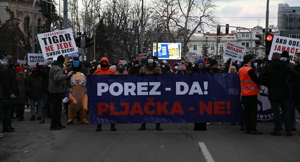 Фриленсери иду испред Владе и поручују: Не ропству! Фриленсери иду испред Владе и поручују: Не ропству!