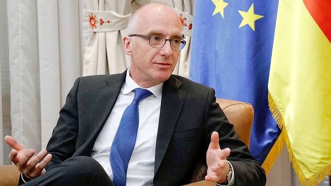 Да имамо власт и државу какву немамо ти би Швабо био протеран под војном стражом из Србије! Да имамо власт и државу какву немамо ти би Швабо био протеран под војном стражом из Србије!