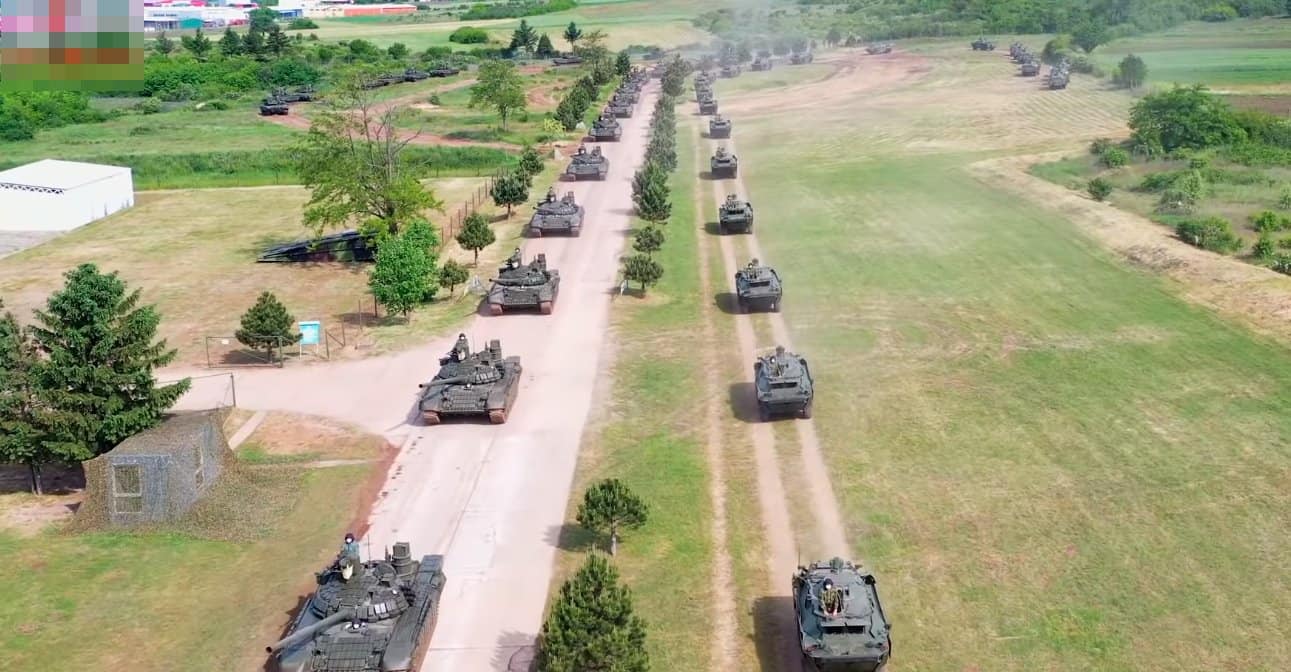 Русија у Нишу предала Војсци Србије 19 тенкова "Т-72МС" са активним оклопом (видео) Русија у Нишу предала Војсци Србије 19 тенкова "Т-72МС" са активним оклопом (видео)