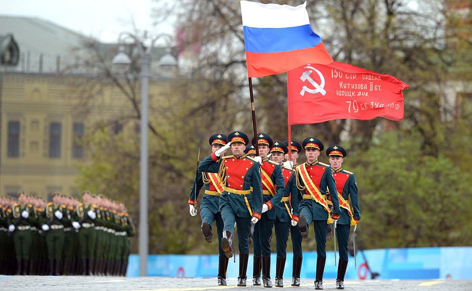 У Москви се одржава Војна парада поводом обележавања 76-годишњице победе над фашизмом (видео) У Москви се одржава Војна парада поводом обележавања 76-годишњице победе над фашизмом (видео)