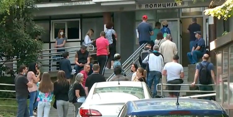 Систем за издавање личних докумената МУП-а прско као звечка, народ данима чека на пасоше! Систем за издавање личних докумената МУП-а прско као звечка, народ данима чека на пасоше!