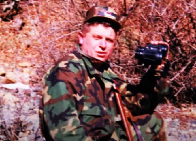 СПОМЕНИК ШУМАРУ КОЈИ ЈЕ САМ ДАНИМА БРАНИО СЕЛО ОД ОВК: Милош Ћирковић данима је одбијао нападе док није рањен и заробљен СПОМЕНИК ШУМАРУ КОЈИ ЈЕ САМ ДАНИМА БРАНИО СЕЛО ОД ОВК: Милош Ћирковић данима је одбијао нападе док није рањен и заробљен