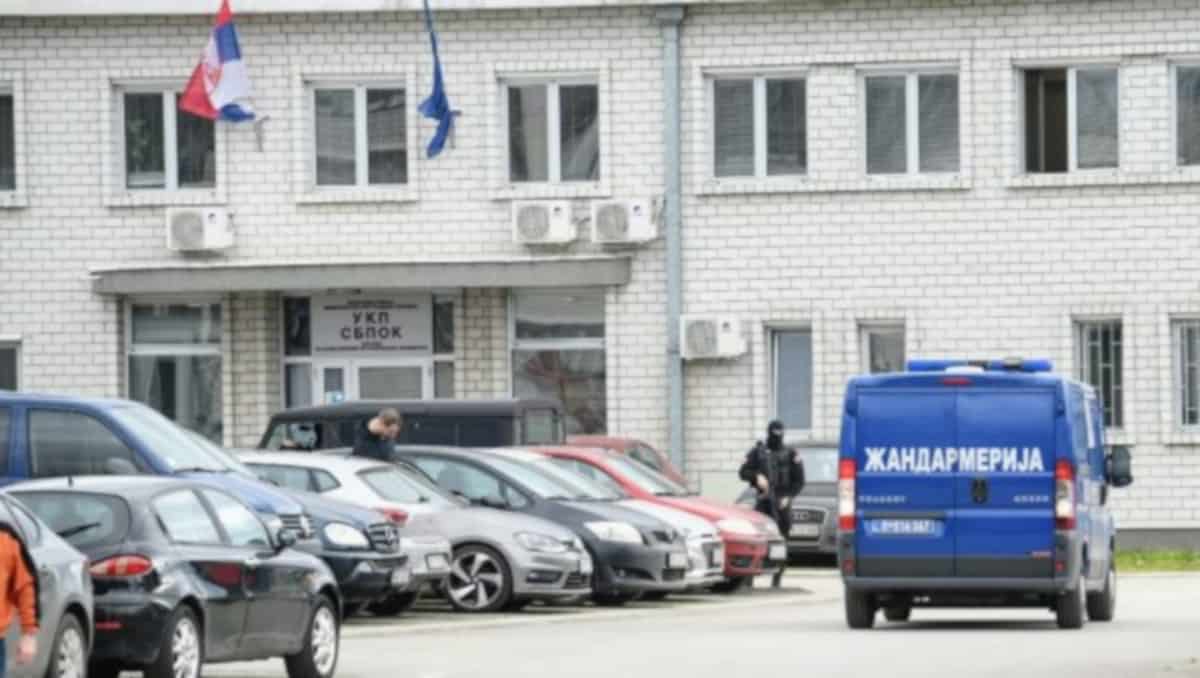 Па вама је читав врх СБПОК-а на платном списку организованог криминала, Бог само зна ко још... Па вама је читав врх СБПОК-а на платном списку организованог криминала, Бог само зна ко још...