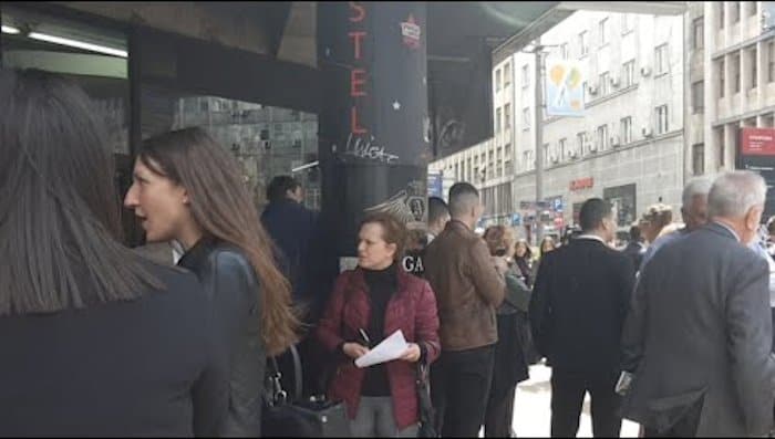 УЖИВО Адвокати блокирали центар Београда колапс у саобраћају (видео) УЖИВО Адвокати блокирали центар Београда колапс у саобраћају (видео)