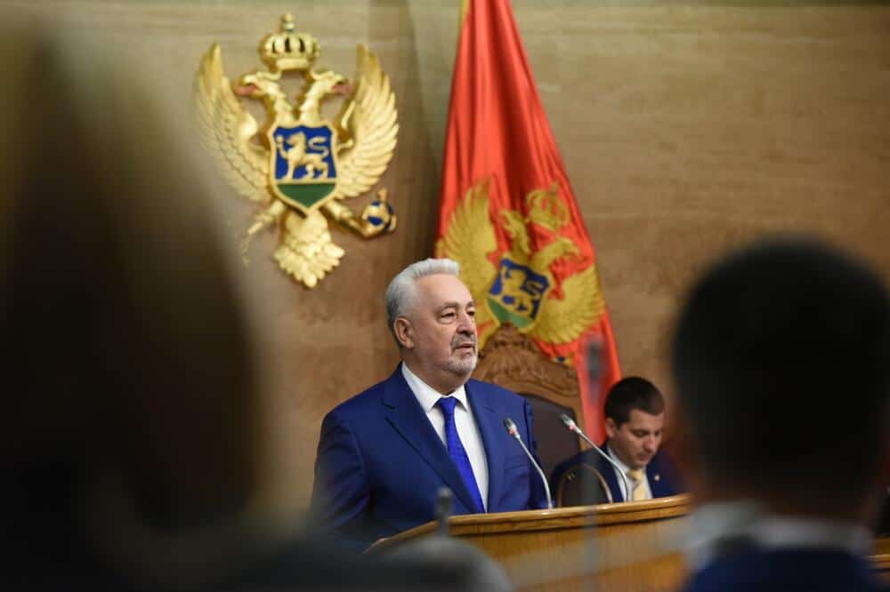 Шта вас бре у ЦГ заболе кавабастер за Сребреницу!? Као немате паметнија посла, шта ли? Шта вас бре у ЦГ заболе кавабастер за Сребреницу!? Као немате паметнија посла, шта ли?