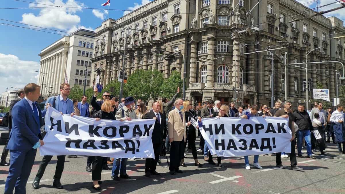 Ево зашто су се побунили адвокати: Ово ни Турци, ни Немци, нису радили народу! (видео) Ево зашто су се побунили адвокати: Ово ни Турци, ни Немци, нису радили народу! (видео)