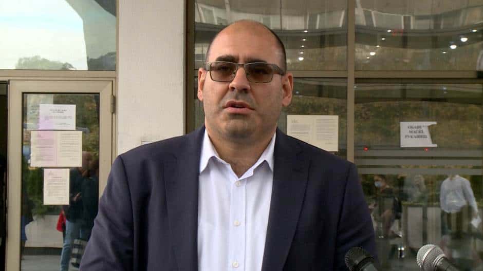 Владате читаву деценију па вам делови полиције и служби раде за мафију?! Ајде не сери! Владате читаву деценију па вам делови полиције и служби раде за мафију?! Ајде не сери!