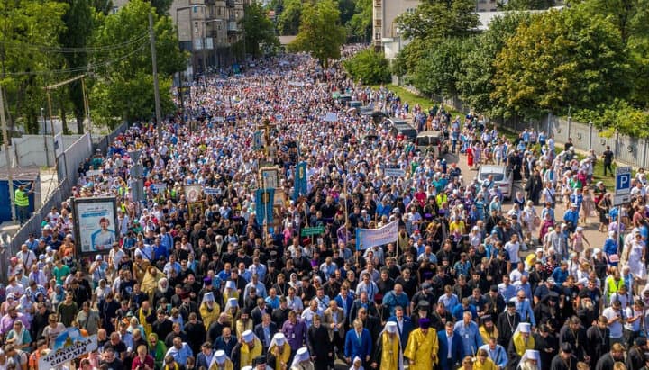 Кијев: На литији поводом 1033. годишњице Крштења Кијевске Русије, учествовало 350.000 људи Кијев: На литији поводом 1033. годишњице Крштења Кијевске Русије, учествовало 350.000 људи