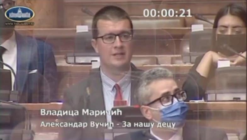 Боже драги, ко је ове и овакве идиоте гласао и довео у скупштину да "представљај" народ?! Боже драги, ко је ове и овакве идиоте гласао и довео у скупштину да "представљај" народ?!