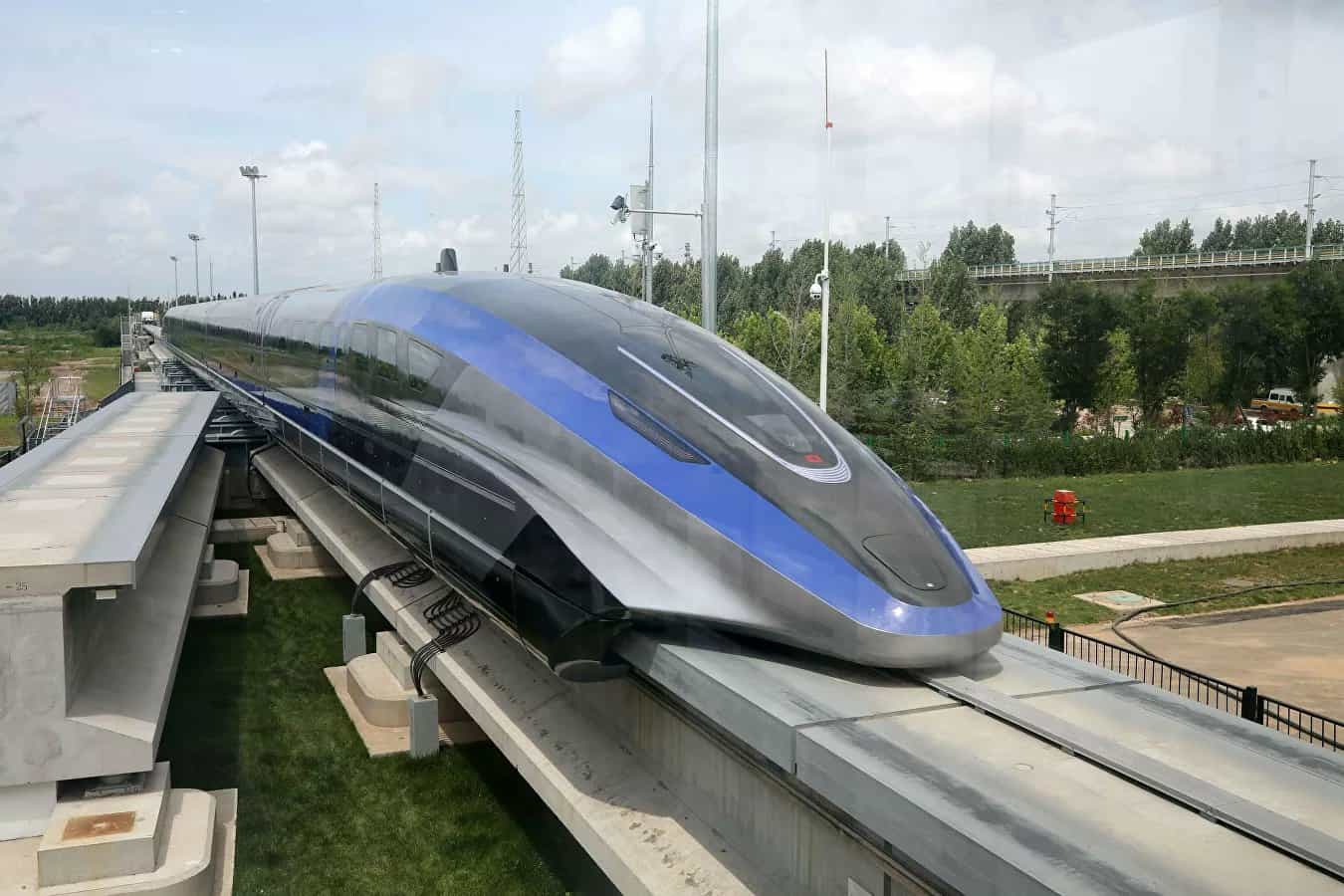 Хиљаду километара за два и по сата: Кина лансирала најбржи воз на свету (видео) Хиљаду километара за два и по сата: Кина лансирала најбржи воз на свету (видео)