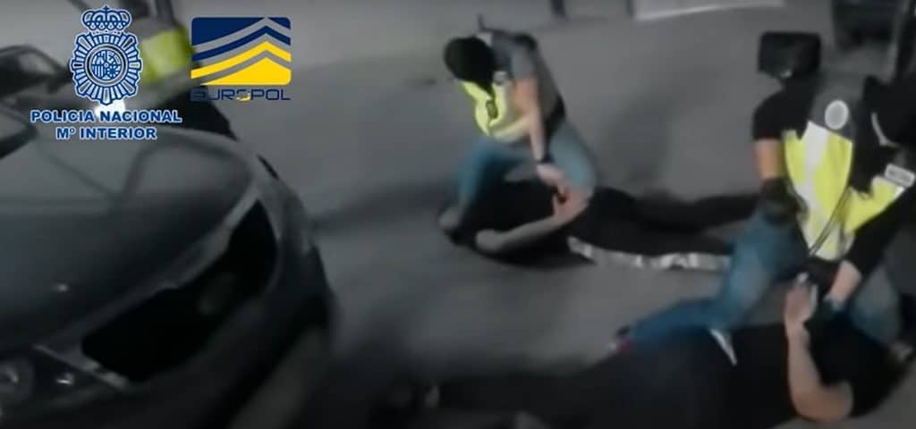 Еуропол: Разбијен балкански нарко-картел, заплењено 2,6 тона кокаина, ухапшене 23 особе (видео) Еуропол: Разбијен балкански нарко-картел, заплењено 2,6 тона кокаина, ухапшене 23 особе (видео)