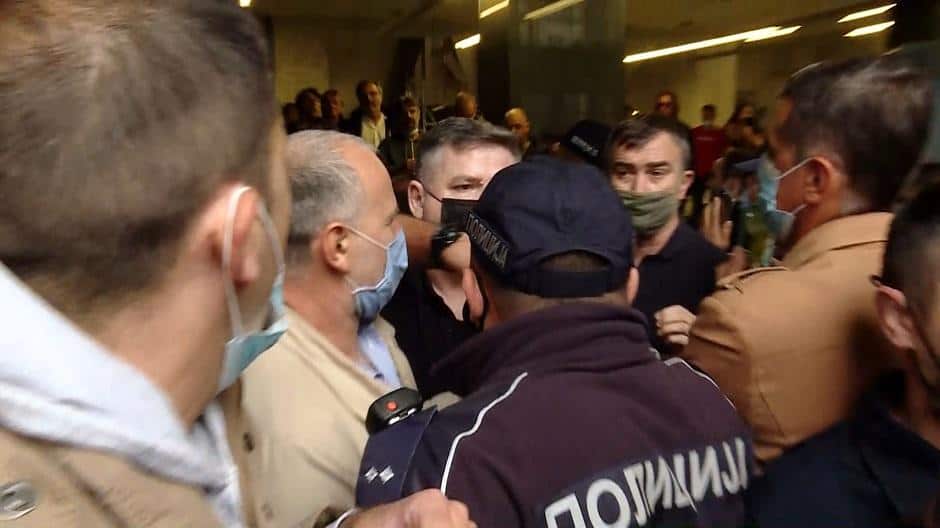 Адвокати дали рок од 24 сата Врховном суду: Полиција тукле адвокате у сред суда?! (видео) Адвокати дали рок од 24 сата Врховном суду: Полиција тукле адвокате у сред суда?! (видео)