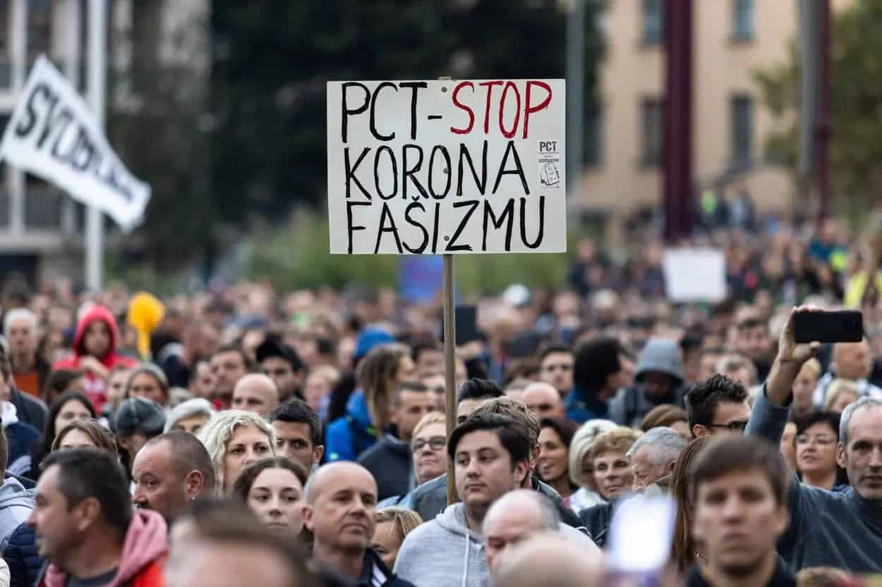ПОНОВО МАСИВАН ПРОТЕСТ У ЉУБЉАНИ после смрти девојке након вакцинације! (видео) ПОНОВО МАСИВАН ПРОТЕСТ У ЉУБЉАНИ после смрти девојке након вакцинације! (видео)