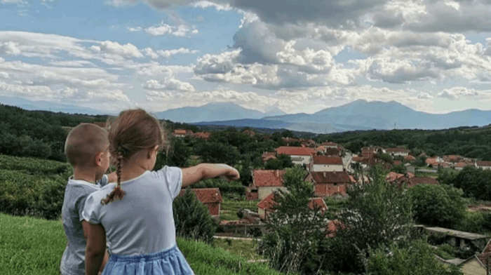 Оде и Душан из Велике Хоче – ако се ово настави, Метохија ће бити – обесрбљена Оде и Душан из Велике Хоче – ако се ово настави, Метохија ће бити – обесрбљена