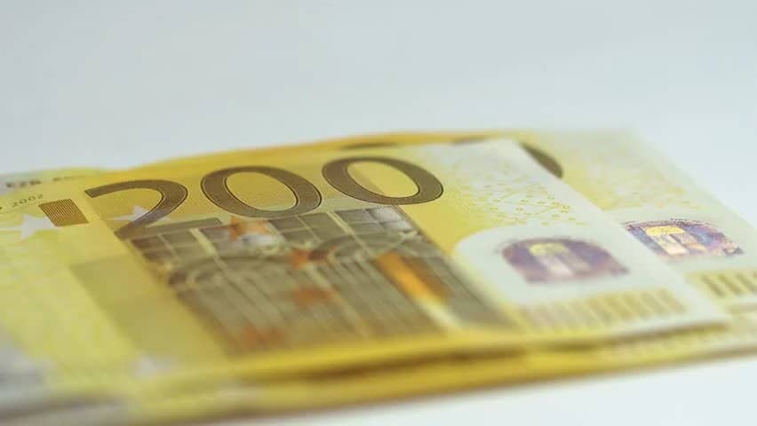 Колико дуго може да се живи са хиљаду евра у Србији а колико у другим земљама? Колико дуго може да се живи са хиљаду евра у Србији а колико у другим земљама?