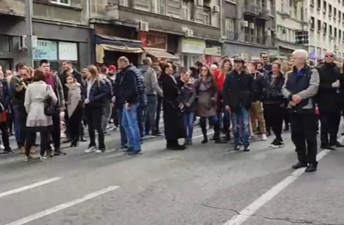 Протест адвоката испред АКС, блокиран саобраћај Протест адвоката испред АКС, блокиран саобраћај