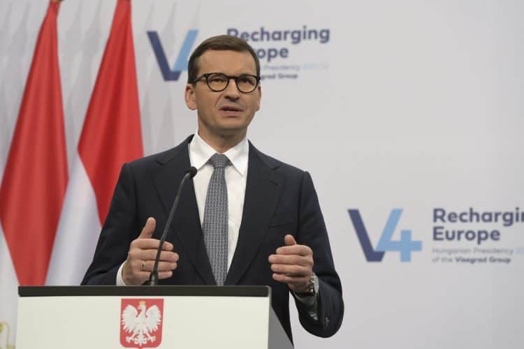 Пољски премијер Моравјецки оптужио ЕУ: Уцене и прекорачење надлежности нећемо трпети Пољски премијер Моравјецки оптужио ЕУ: Уцене и прекорачење надлежности нећемо трпети