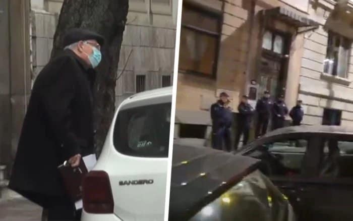 Народ испред Конове куће тражио кривичну одговорност узвикујући:“Менгеле, Менгелe“ (видео) Народ испред Конове куће тражио кривичну одговорност узвикујући:“Менгеле, Менгелe“ (видео)