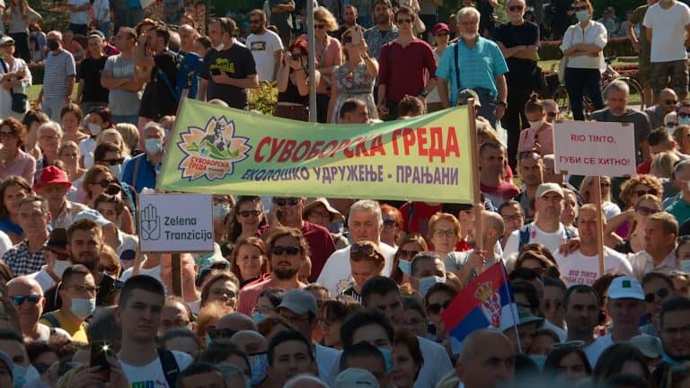 Еколошке организације и грађани најавили су за сутра од 14 сати блокаду путева у Србији због Закона о референдуму и експропријацији Еколошке организације и грађани најавили су за сутра од 14 сати блокаду путева у Србији због Закона о референдуму и експропријацији