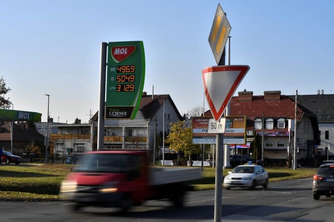 Мађарска уводи горњу границу за цену горива Мађарска уводи горњу границу за цену горива