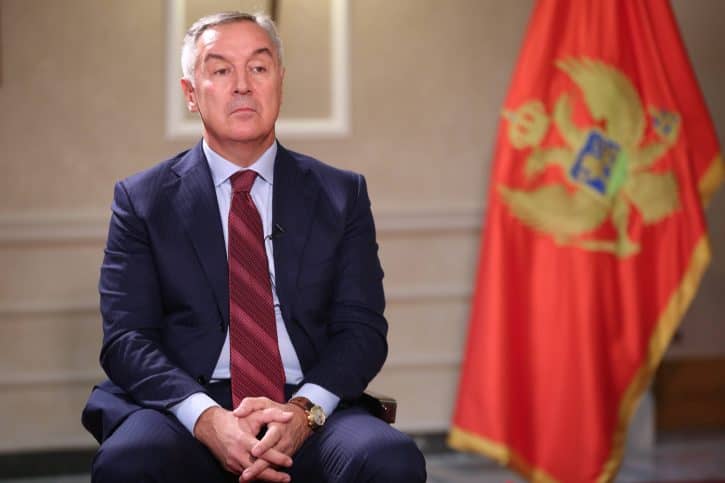Овог гмаза још нисте стрпали у затвор?! Ауууу, много је куме... Овог гмаза још нисте стрпали у затвор?! Ауууу, много је куме...