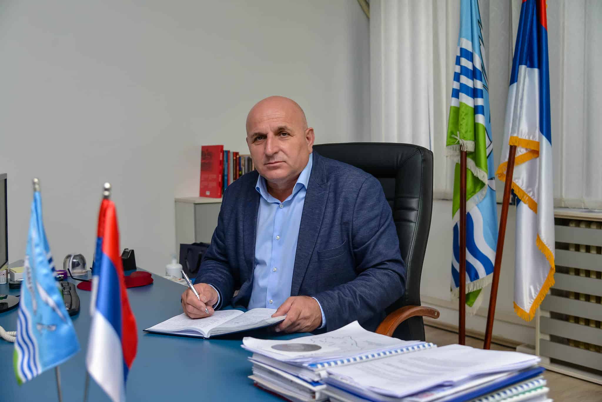 Осипање Вучићевог картела и издаја од следбеника: Бежте ноге, посраћу вас Осипање Вучићевог картела и издаја од следбеника: Бежте ноге, посраћу вас