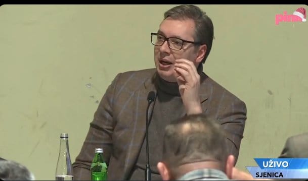 Вучић баталио лустер, сад би да скаче кроз прозор (видео) Вучић баталио лустер, сад би да скаче кроз прозор (видео)